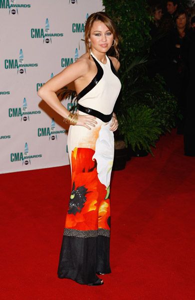 miley-cyrus-cma-awards.jpg